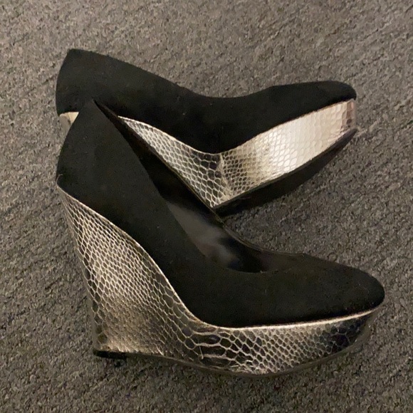 Kardashain Kollections black and silver heels - Picture 1 of 4